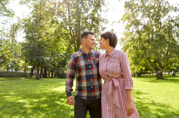 happy couple in summer park - Zdjęcie, obraz