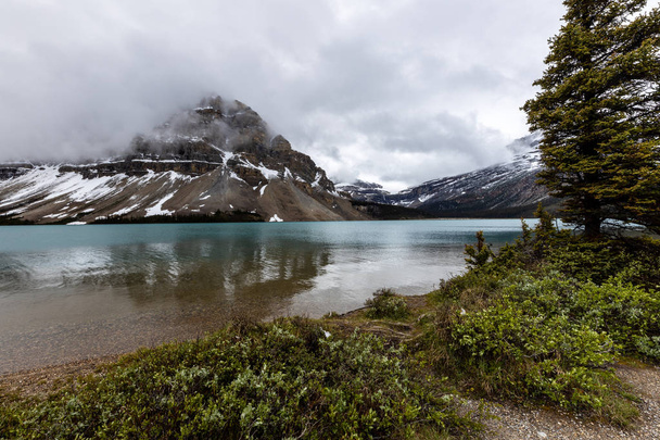 Parque Nacional Lake Bow of Banff en Canadá
 - Foto, imagen