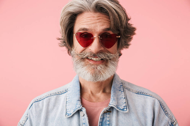 Portrait of a middle aged man wearing casual outfit - Fotoğraf, Görsel
