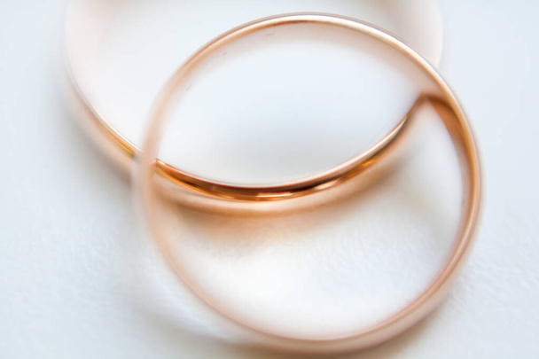 Blur wedding rings. Wedding theme. - Fotografie, Obrázek