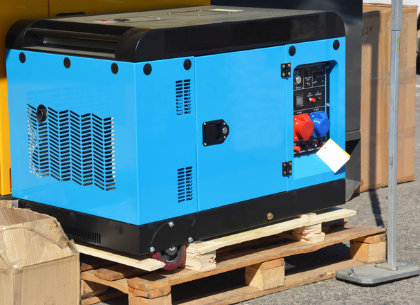 Резервний генератор з колесами Силовий генератор в режимі очікування на продаж. Home Резервне копіювання Генератор очікування
 - Фото, зображення