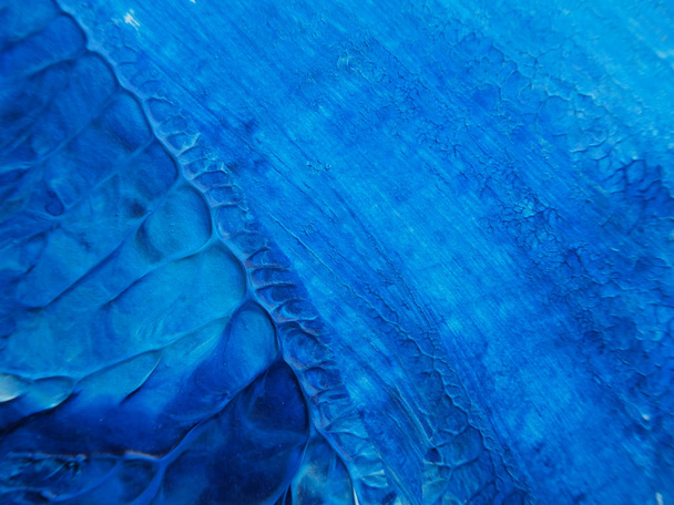 Sinivalkoinen akryyli maalaus rakenne valkoisella paperilla tausta käyttämällä rorschach mustetahra menetelmällä
. - Valokuva, kuva