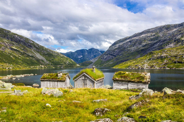 huts by the Gaularfjellet mountain road in Norway - Fotografie, Obrázek