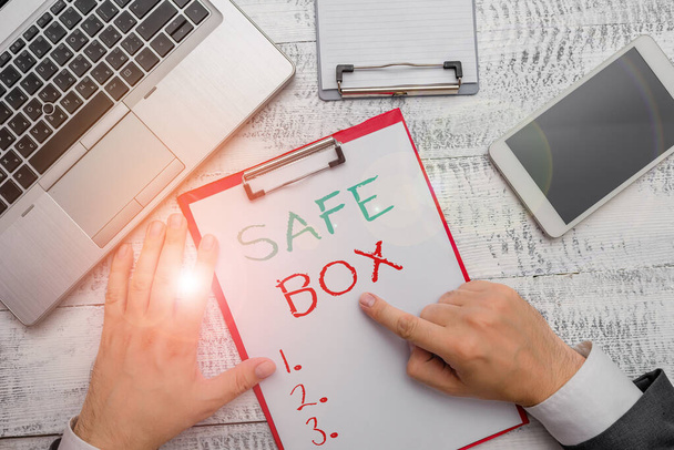 Ecriture conceptuelle montrant Safe Box. Photo d'affaires présentant une petite structure où vous pouvez garder des choses importantes ou précieuses
. - Photo, image