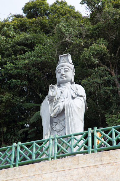 Guan Yin szobor álla Lászlóné barlangok templomban - Fotó, kép