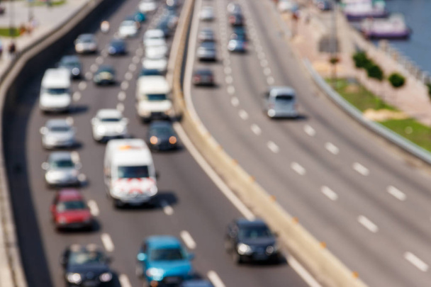 Fond abstrait flou des voitures de circulation sur l'autoroute à voies multiples pendant les heures de pointe - Photo, image