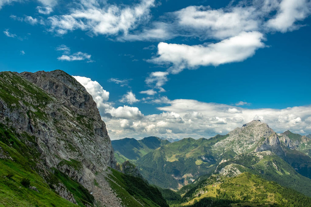 Senderismo de verano en los Alpes Cárnicos, Friuli Venezia-Giulia, I
 - Foto, imagen