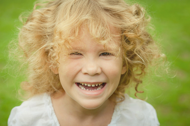 Mutlu bir kızın portresi - Fotoğraf, Görsel