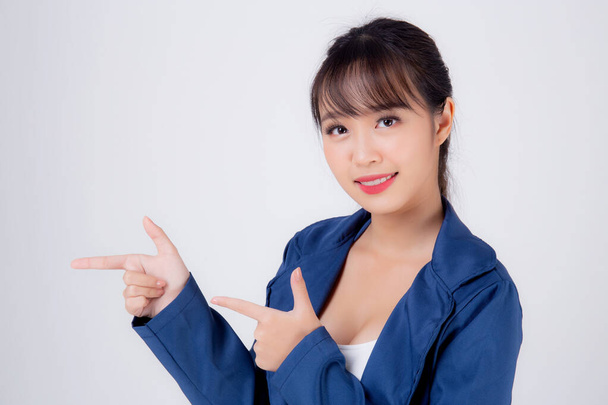 beau portrait jeune entreprise asiatique femme debout presentin
 - Photo, image