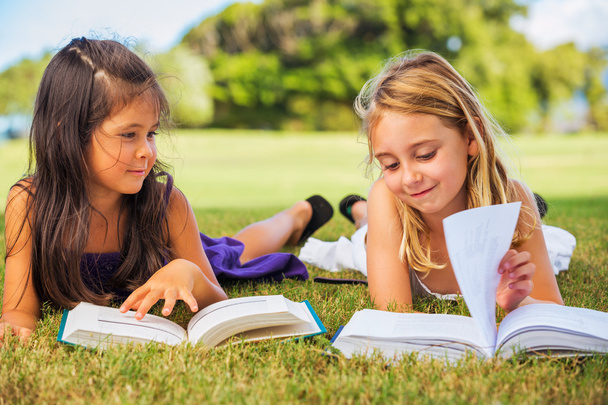 Kids Reading Books - Foto, Imagem