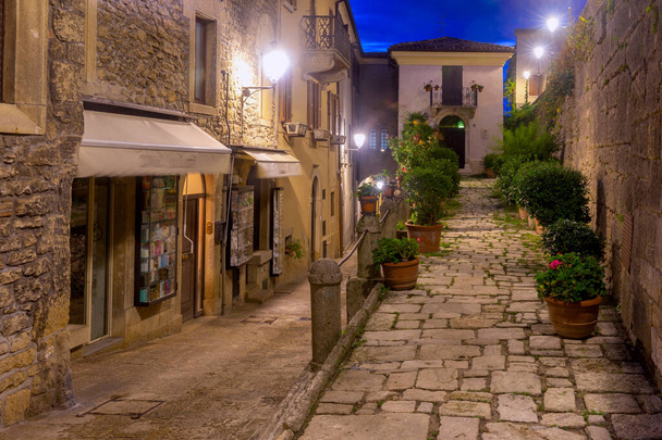 República de San Marino. Rua velha ao pôr do sol. - Foto, Imagem