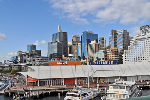 Nézd, a Darling Harbour-Sydney. Darling Harbour, Sydney városközpontjától egy olyan terület, szórakozási lehetőségekkel és a gyalogos sétány - Fotó, kép