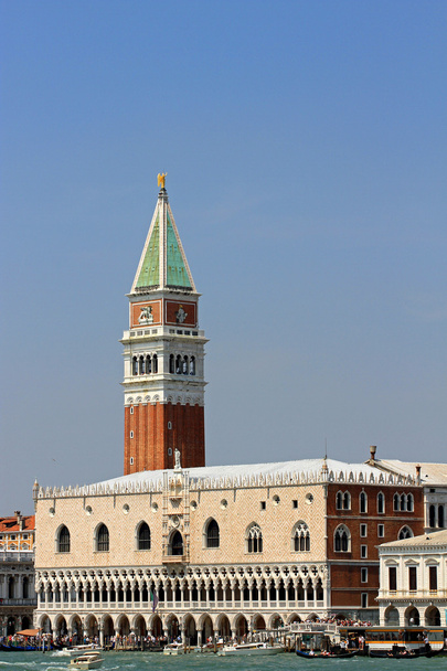 vysoké zvonice San marco a slavný palazzo ducale 2 - Fotografie, Obrázek