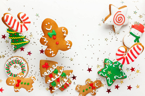 Christmas holiday background with gingerbread cookies flying in  - Foto, imagen