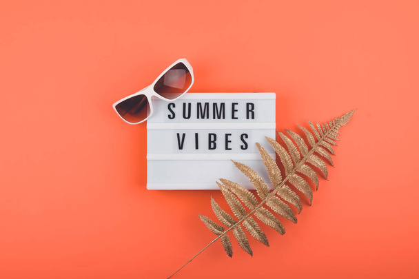 Summer vacations trip flat lay with Summer vibes text on light b - Foto, afbeelding