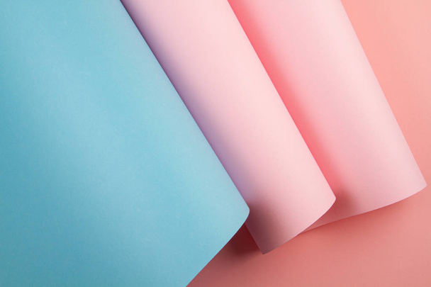 Különböző lapokból készült hengerelt texturált papírlapok elvont háttere  - Fotó, kép