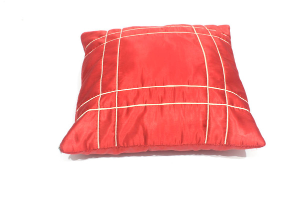 Cuscino rosso isolato su un bianco
 - Foto, immagini