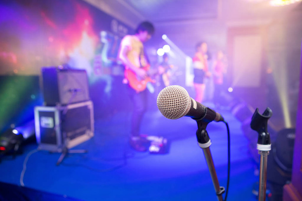 Microphone pour chanteurs sur scène
 - Photo, image