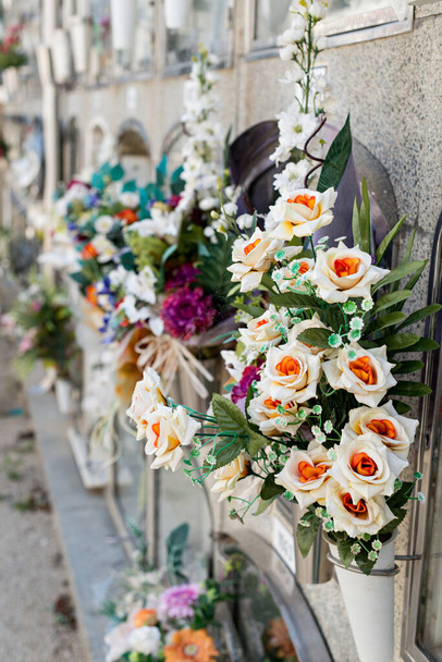 Λεπτομέρειες για τάφους και ταφικές κόγχες σε σχηματισμό  - Φωτογραφία, εικόνα