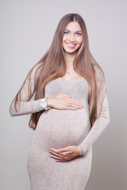 Portrait of beautiful young pregnant woman - Foto, Bild