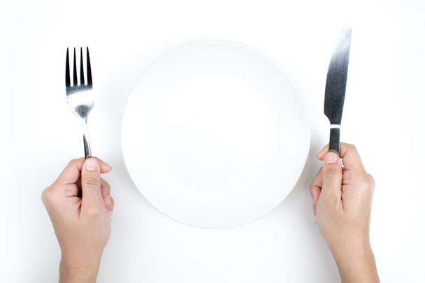 Θέμα εστιατορίου και φαγητού. Ένα χέρι κρατώντας ένα κουτάλι και ένα άδειο p - Φωτογραφία, εικόνα