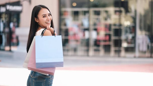 Happy beautiful  woman enjoying in shopping. - Foto, afbeelding