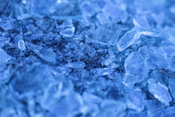 de nombreux fragments de verre comme fond de petits morceaux de glace
 - Photo, image