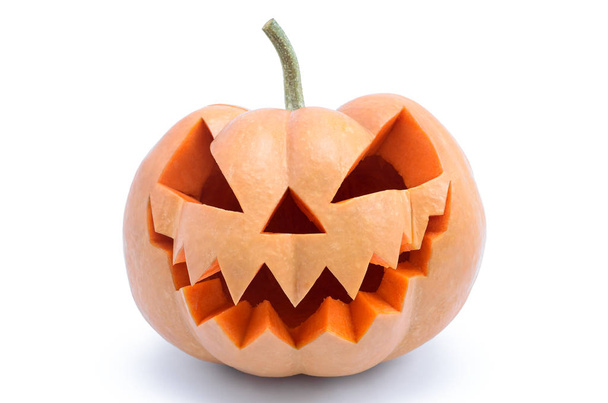 Kürbis für Halloween isoliert auf weißem Hintergrund. Jack-Laternen-Kopf aus Kürbis für Halloween geschnitzt. - Foto, Bild