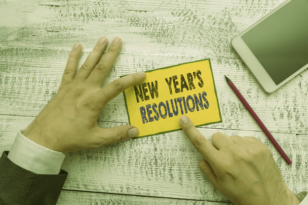 Написання тексту "Новорічні резолюції S". Бізнес концепція для списку бажань Список речей для досягнення або вдосконалення
. - Фото, зображення