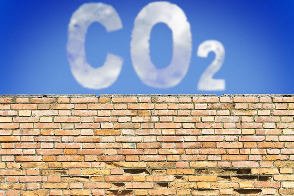 CO2からの保護-レンガの壁に対する概念イメージ - 写真・画像