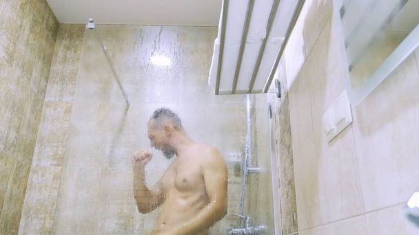young handsome man emotionally sings and dances in the shower. - Fotoğraf, Görsel