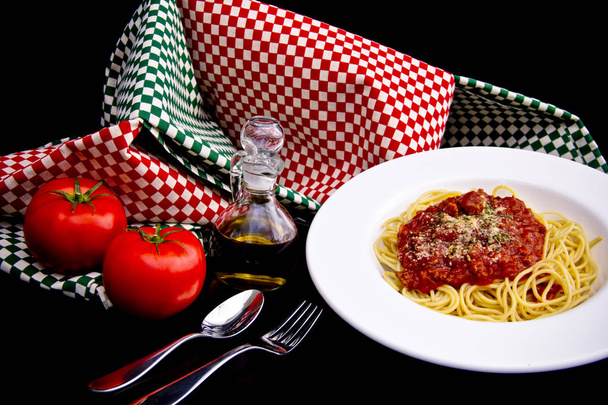 Pasti Italiani con Spaghetti e salsa bolognese
 - Foto, immagini