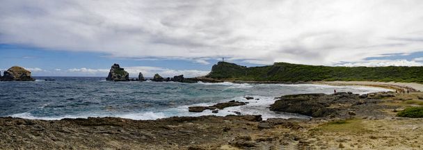 La Pointe des Chateaux Zamki przylądek jest półwysep, który rozciąga się na Oceanie Atlantyckim od wschodniego wybrzeża wyspy Grande-Terre, w Gwadelupie, francuski West Indies.panoramiczny widok - Zdjęcie, obraz