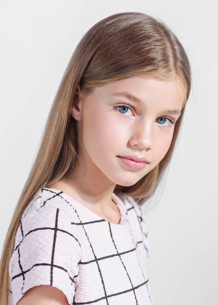 portrait of little model girl in studio - Foto, afbeelding