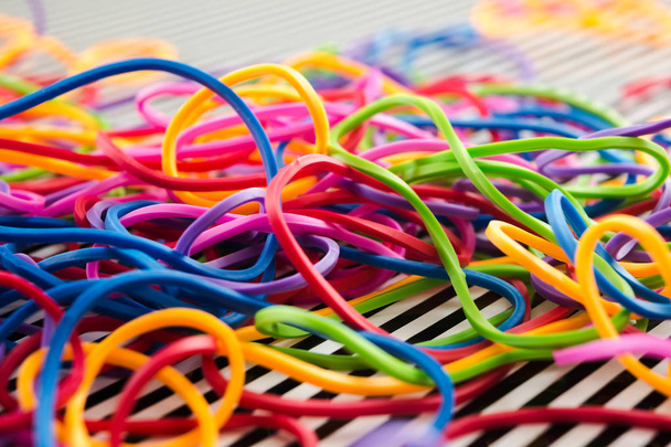 Яркие красочные резиновые ленты
 - Фото, изображение