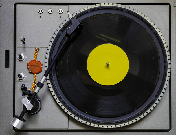 Turntable with the arm with the headshell resting on a 45 rpm record - Photo, Image