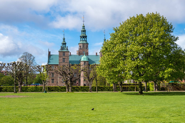 Rosenborg Castle and park in central Copenhagen, Denmark - Φωτογραφία, εικόνα