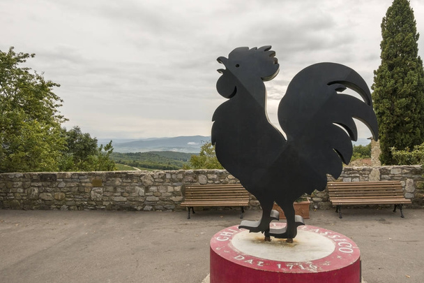 Castellina in Chianti, Italy - September 19, 2018: Black rooster, the emblem of Chianti Classico wines, statue in Castellina in Chianti, Tuscany, Italy - 写真・画像