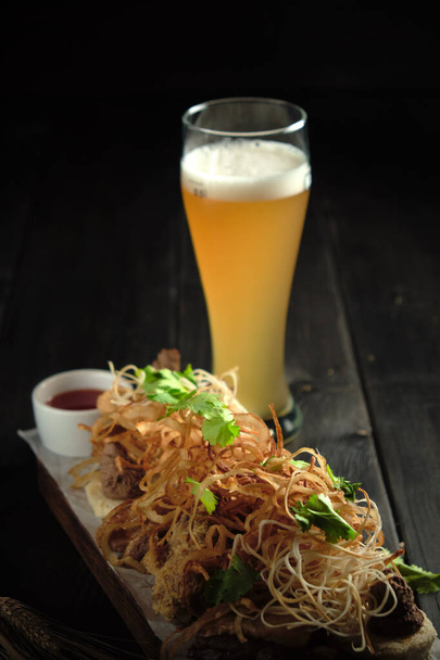 Glass of cold beer with appetizer. catering menu - Foto, afbeelding