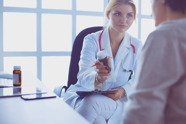 A doctor is talking and examining a patient - Photo, image