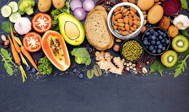 Ingredientes para la selección de alimentos saludables. El concepto de sanar
 - Foto, imagen