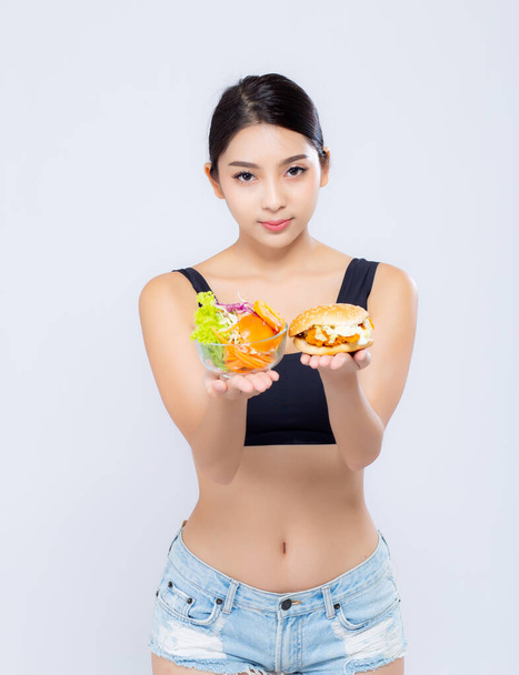 Bella giovane donna asiatica forma sottile con dieta scegliendo fresco
  - Foto, immagini