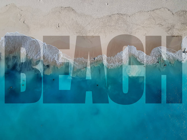 Drohnenfotos Grace Bay, Providenciales, Turks und Caicos. Texteinblendung sagt Strand - Foto, Bild
