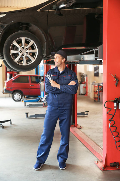 Male mechanic in car service center - 写真・画像