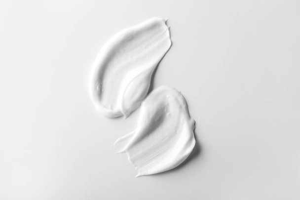 Natural cream on white background - Foto, afbeelding