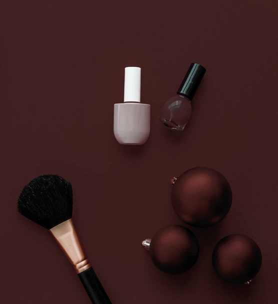 Conjunto de productos de maquillaje y cosméticos para la marca de belleza Christmas sal
 - Foto, Imagen