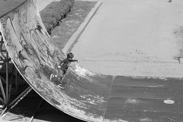 Skaterboy auf einer Rampe - Foto, Bild