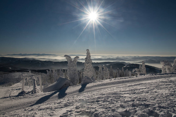 вид с холма Лыса гора в Моравскослезских горах
 - Фото, изображение