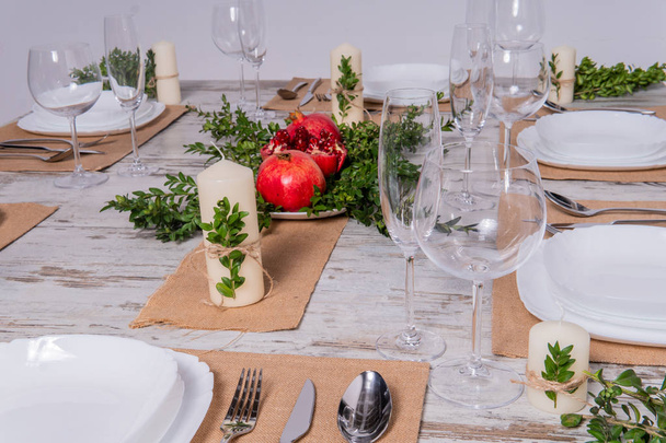 Beau décor de table avec des fleurs de lavande sur fond en bois
 - Photo, image