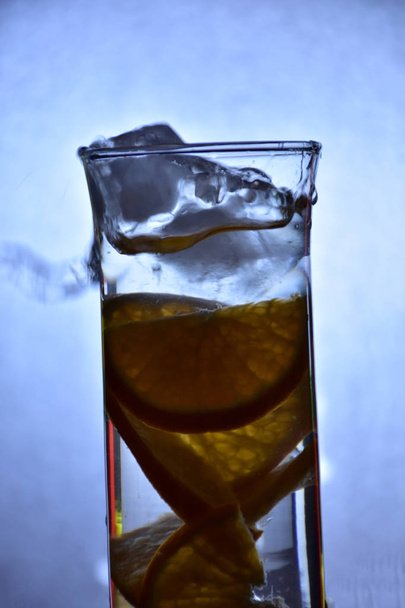 druppels water op een glas - Foto, afbeelding